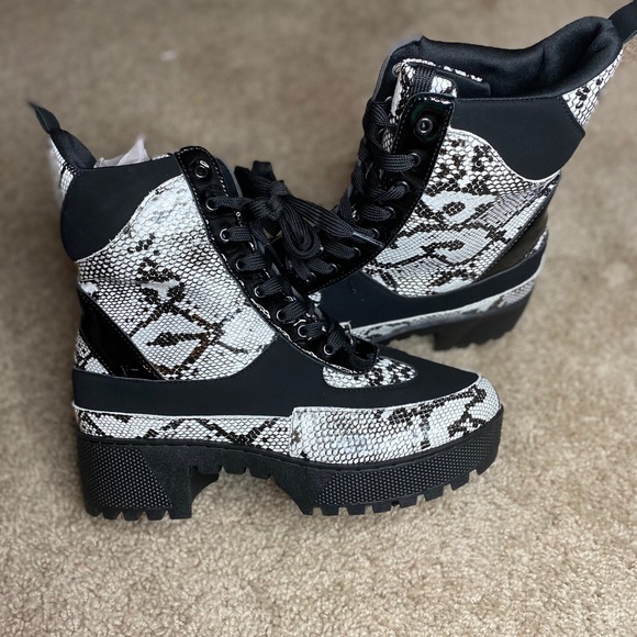 Snake skin boots - Picture 1 of 2